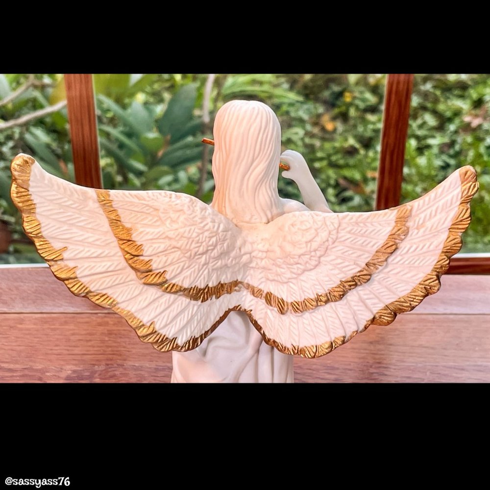 ▪️VTG▪️Mid-Century Hand-Painted Porcelain Fluted Playing ANGEL Figure - Picture 6 of 9
